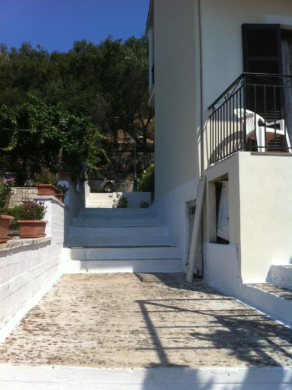 Dimitrakis Apartments Kassiopi Buitenkant foto